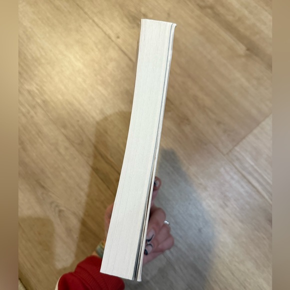 The Silent Patient by Alex Michaelides. paperback book - Picture 2 of 4